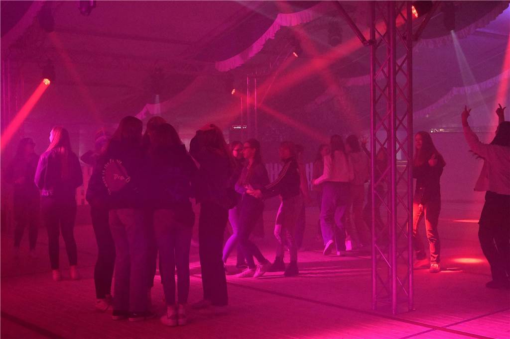 Die Jugenddisco des BSV Ascheberg war gut besucht, die Tanzfläche füllte sich zu später Stunde erst.