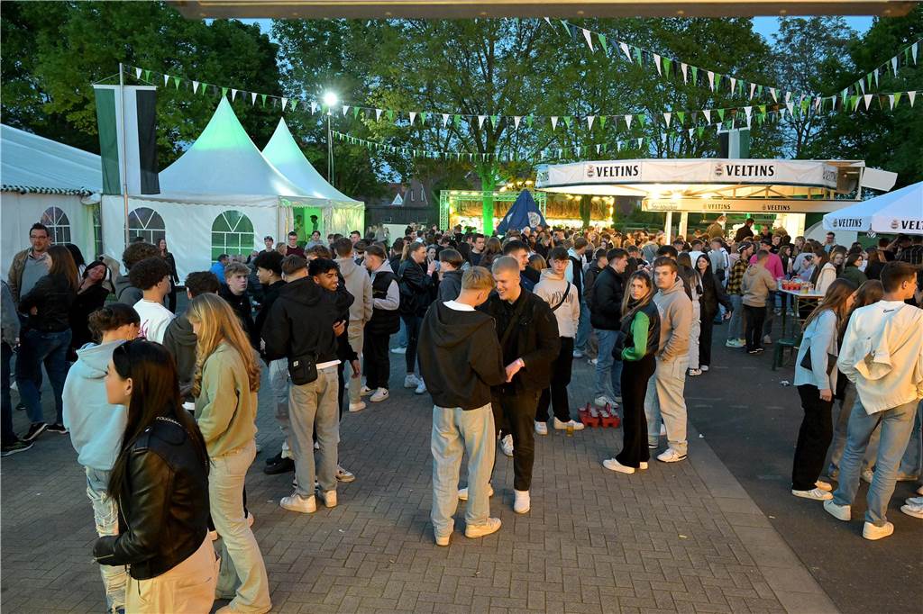 Die Jugenddisco des BSV Ascheberg war gut besucht, die Tanzfläche füllte sich zu später Stunde erst.