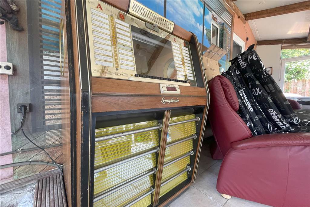 Die Jukebox aus den 1950er Jahren kommt ebenfalls in das zukünftige Diner.