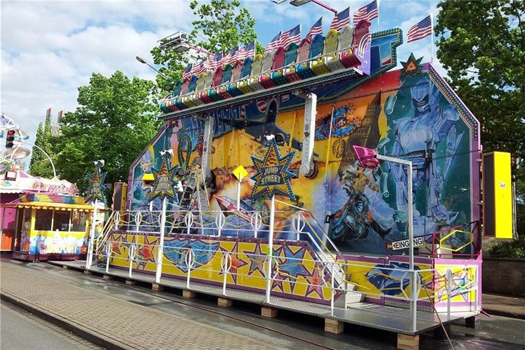 Höher, schneller, größer: Das haben die Simjü-Fahrgeschäfte 2019 drauf Die Jump Street verbraucht den wenigsten Platz unter den "Erwachsenenkarussells".