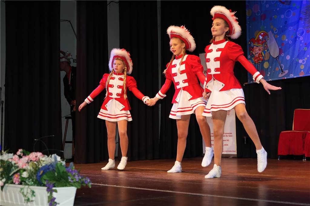 Die Juniorengarde tanzte ein letztes Mal für das alte Prinzenpaar.