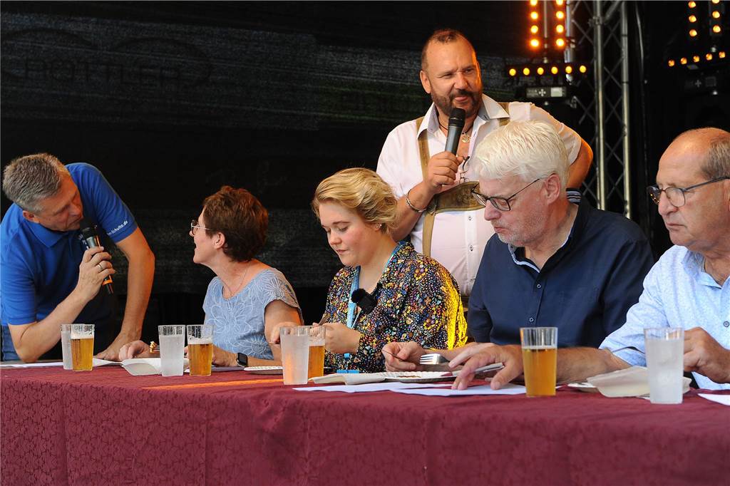 Die Jury entscheidet: Wer backt den leckersten Pannekauken?
