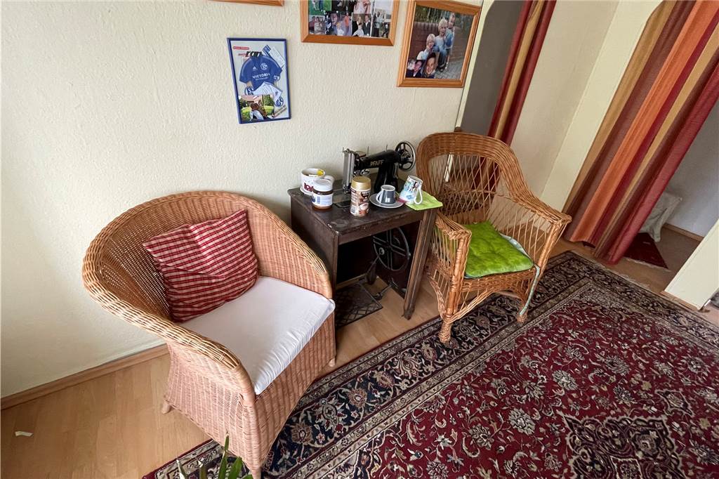 Zur Rente gezwungen: Karin Czajka muss mit 82 Jahren ihr Geschäft schließen Die Kaffee-Ecke in "Karins Nähstube"