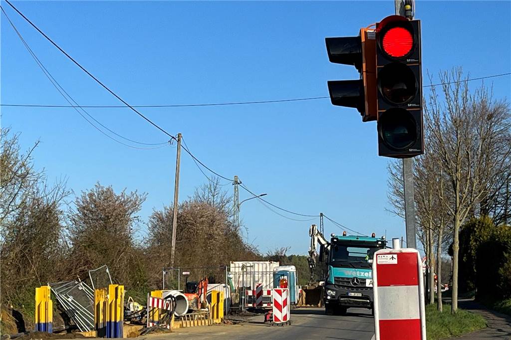 Baustelle: Die „halbe Welt“ kürzt über Erzbischof-Buddenbrock-Straße ab Baustellenampel und Baustelle Lembecker Straße