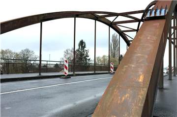 Die Kanalbrücke über die Gahmener Straße ist in die Jahre gekommen. Und zudem nach der geplanten Verbreiterung des Kanals schlicht zu kurz.