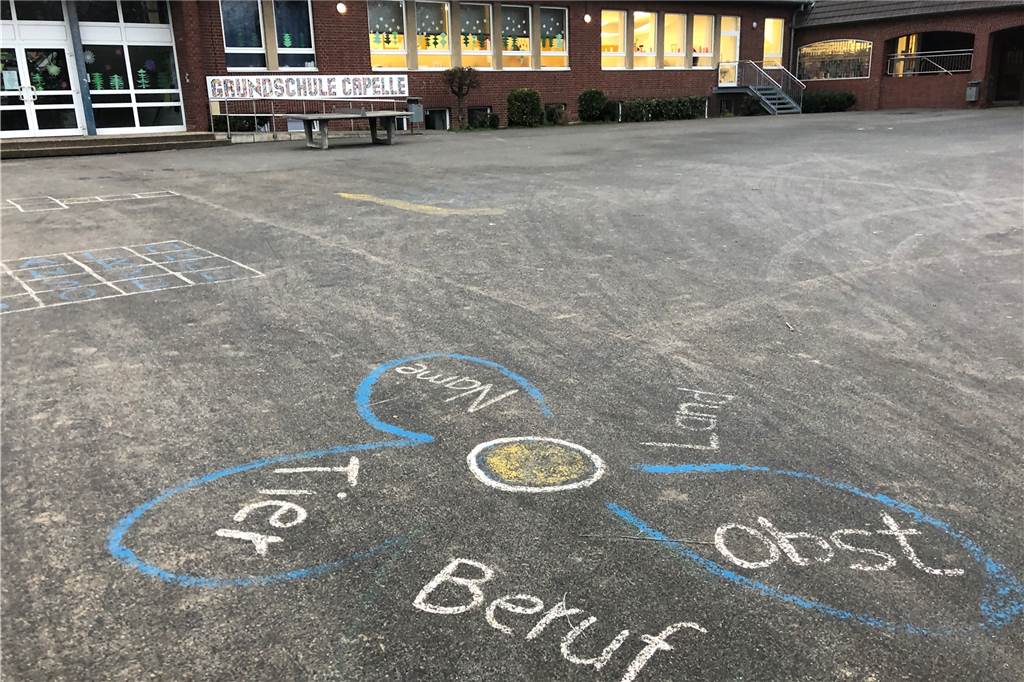 Dorfgemeinschaftshaus in Capelle: Jetzt steht der Zeitplan bis zur Eröffnung fest Die Kanalisation unter dem Schulhof muss renoviert werden.