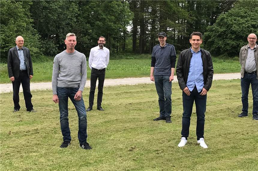 Kandidaten stehen fest, am Wahlprogramm feilen die Liberalen noch Die Kandidaten der FDP Ascheberg stellen sich zum Foto unter Corona-Bedingungen auf.