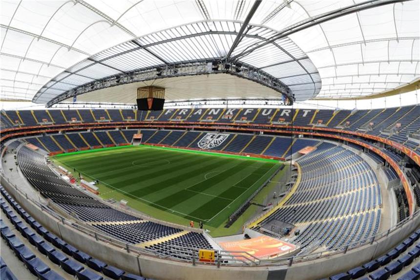 Eintracht will Stadion auf 60.000 Zuschauer erweitern Die Kapazität der Commerzbank-Arena in Frankfurt am Main soll erweitert werden. Foto: Arne Dedert
