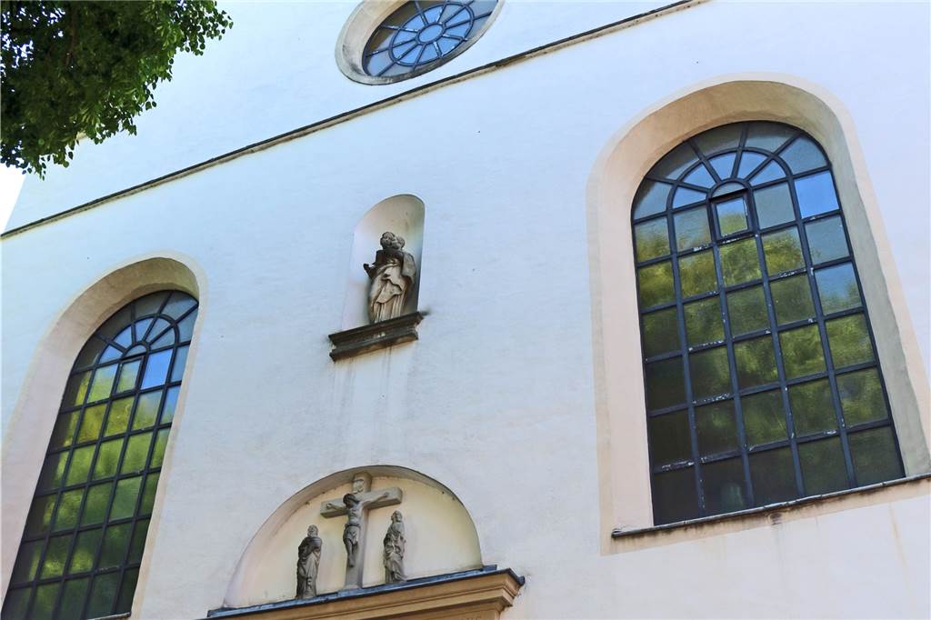 Kirche und Kloster gehören zu den Gebäuden, die Werne besonders machen Die Kapuzinerpatres ließen von 1671 bis 1673 das Kloster errichten, wie das Chronogramm über dem Eingangsportal darlegt, und von 1677 bis 1681 die Kirche.