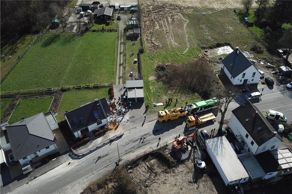Spektakuläre Bilder von der Karlstraße: Bergung nach Busunglück von Castrop-Rauxel