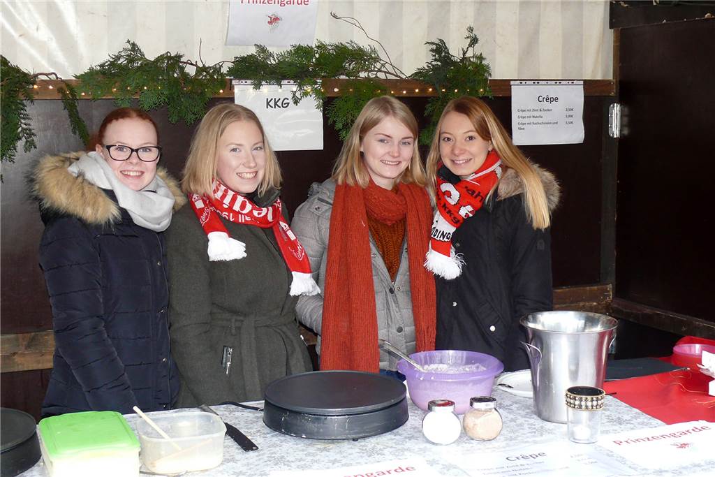 Lange Schlangen beim Adventstreff in Oeding Die Karnevalisten der KKG freuten sich über die rege Nachfrage beim Kartenvorverkauf für den Kappenball.