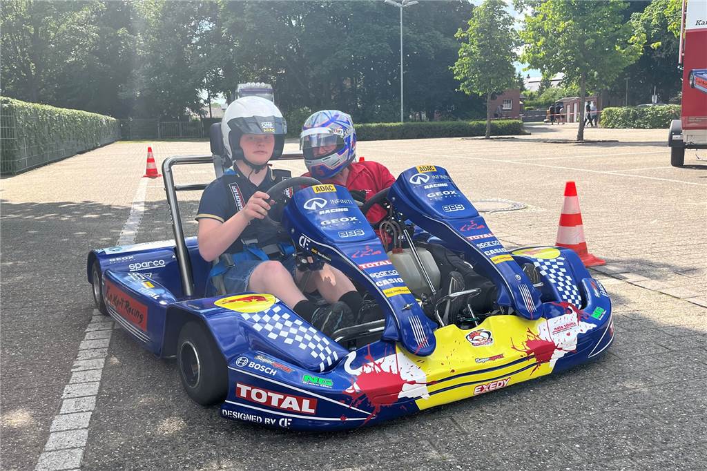 Die Kart-Strecke ist eines der Highlights auf dem Sommerfest. Johannes Schmuch saß zum ersten mal in einem solchen schnellen Flitzer. 