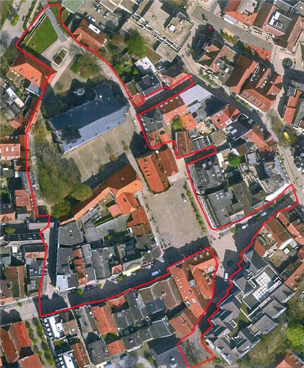 Stadt weist auf Glasverbot an Rosenmontag hin - Bußgelder bei Verstoß Die Karte zeigt den Bereich (rot umrandet), in dem das Glasverbot 2024 gilt.