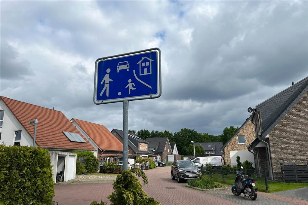 Die Kastanienstraße in Schermbeck ist eine Spielstraße.