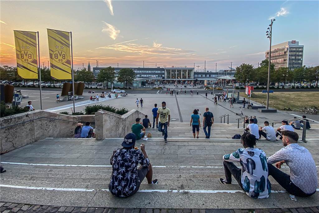 Entrée zur Stadt: Museumschef wünscht sich einen Wow-Effekt für Katharinenviertel Die Katharinentreppe gegenüber vom Hauptbahnhof in Dortmund hat als Draußen-Hotspot sicher Potenzial. Die Idee ist, durch Grün die Aufenthaltsqualität hier zu verbessern.