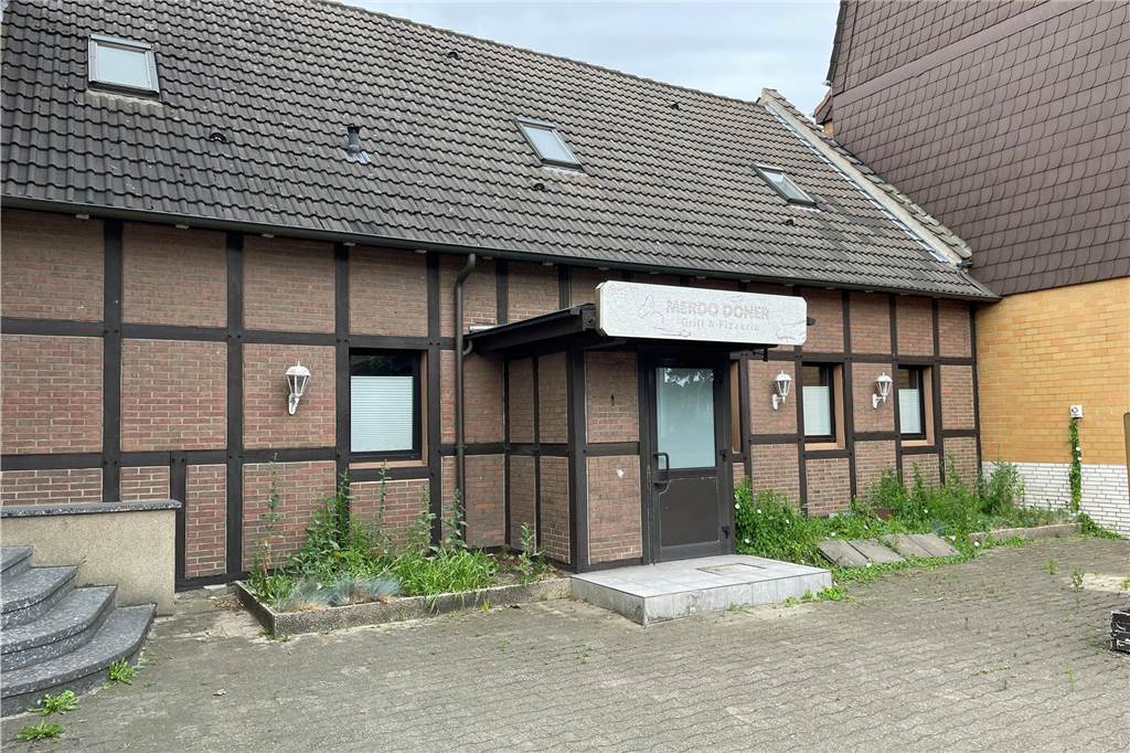 Nach 53 Jahren: Grill-Eck Brinke schlägt ganz neues Kapitel auf Die "Keimzelle" von Grilleck Brinke liegt an der Lünener Straße 14. Nach dem Umzug zum Wahrbrink im Jahre 1987 waren dort ebenfalls Imbiss-Betriebe zu finden. Derzeit steht der Betrieb an der Lünener Straße leer.