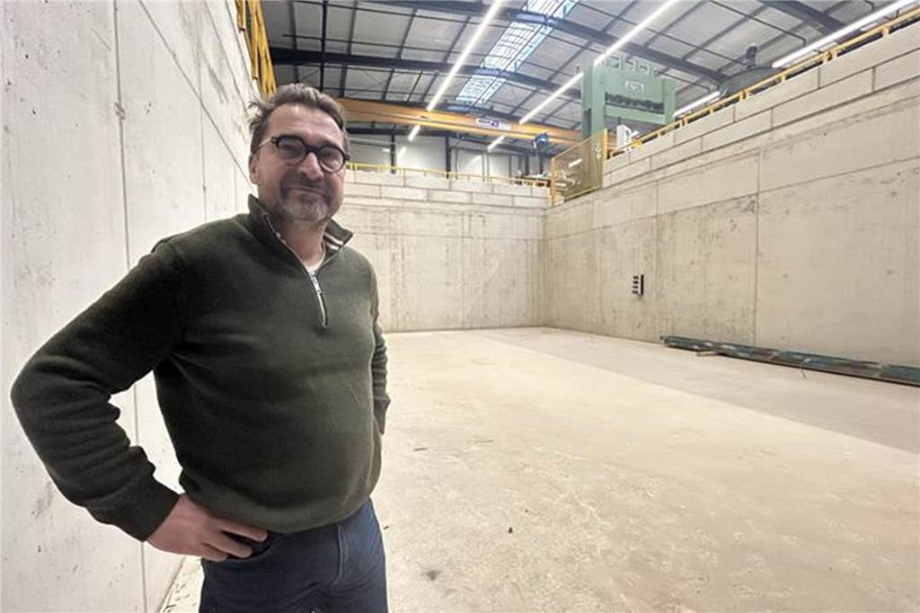 Bei Wefapress geht’s bergauf: „Konkurrenz hat uns totgesagt“ Die Keller für die Maschinen in der Halle überdimensional groß.