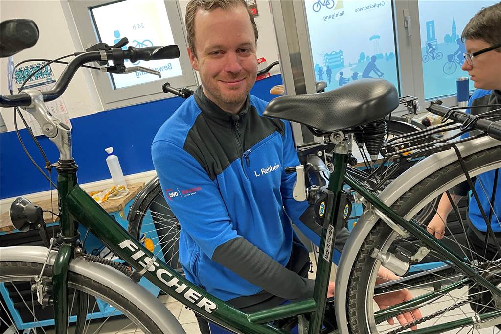 Trotz Wetter-Kapriolen: Jetzt das Fahrrad frühlingsfit machen Die Kette lässt sich leicht bedienen - das freut Werkstattleiter Lars Rehbein.