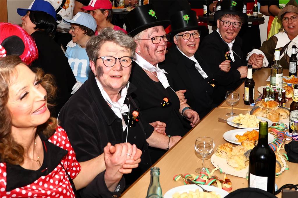Die KFD Hullern feierte am Donnerstagabend (27. Feburar 2025) ihre traditionelle Weiberfastnacht im Pfarrgemeindehaus.