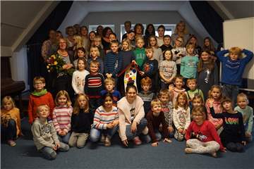 Die Kinder der ÜMB in der Mariengrundschule Herbern, die Betreuerinnen und der Vorstand der ÜMB sowie die Schulleitung bedankten sich bei Katharina Heinen für die schöne gemeinsame Zeit als pädagogische Leiterin.
