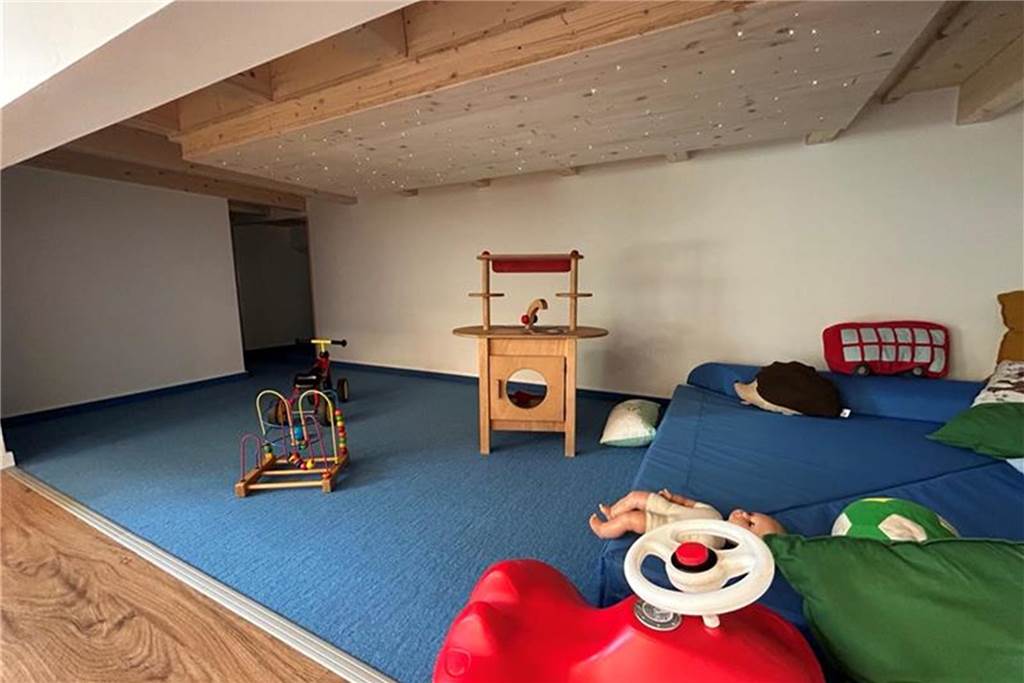 Neubau am Kinderhaus Rasselbande: Was jetzt alles anders ist Die Kinder können sich in der Kita auch in ruhige Ecken mit einem Sternenhimmel aus LED-Lichtern zurückziehen.