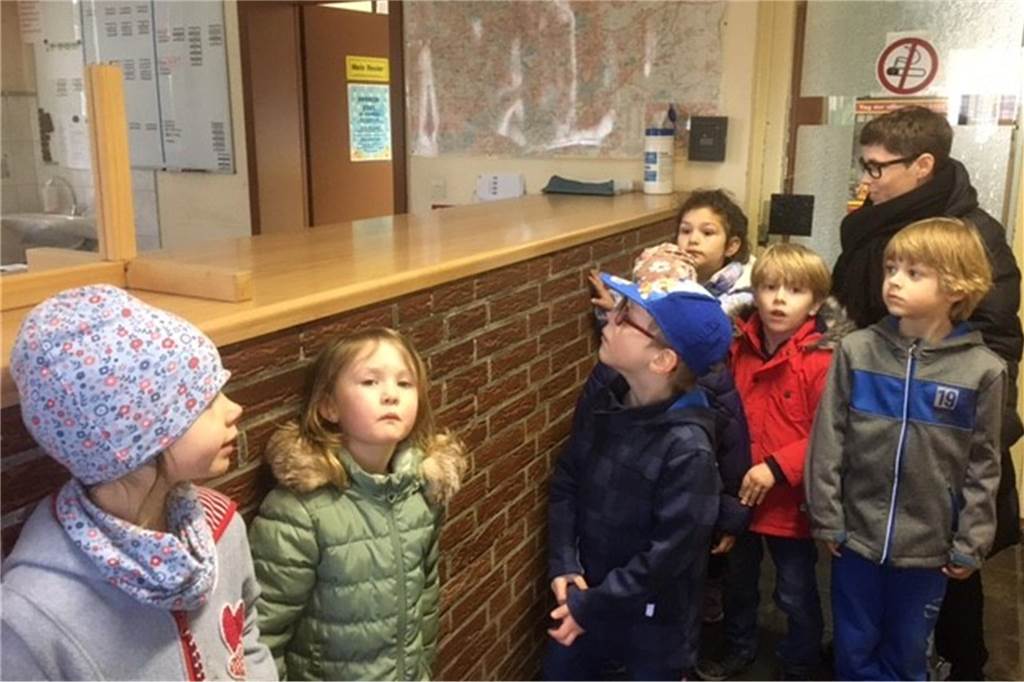 „Erinnerungs-Nashorn“ an toten Jungen vor Aplerbecker-Kita gestohlen Die Kinder sind zusammen mit Kita-Mitarbeitern auf die Polizeiwache gegangen und haben Anzeige erstattet.