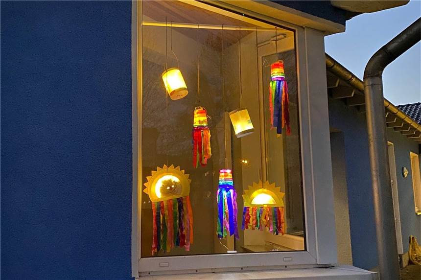 St. Martin: Viele Laternen-Fotos erhellen den Lockdown-November Die Kinder und Erzieher des Kindergartens St. Lambertus in Henrichenburg erfreuen sich täglich an den bunt leuchtenden Laternen.