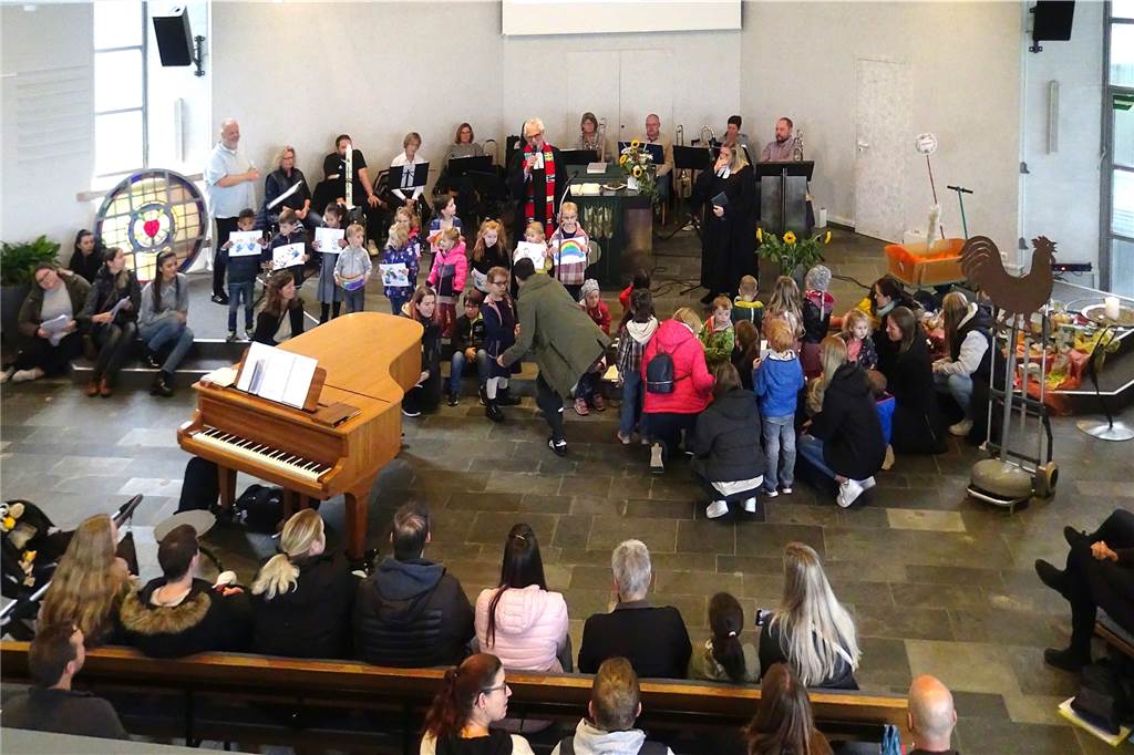 Was die ev. Kreuzkirche in Dorsten inzwischen so besonders macht Erntedankgottesdienst zum 100. Geburtstag der Kreuzkirche