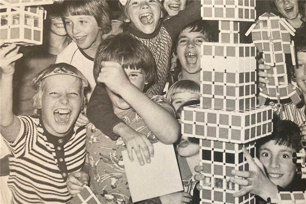 In Dortmund öffnet wieder „der größte Kindergarten Europas“ – Eltern sind tabu Die Kinderferienparty macht Spaß, wie dieses Foto aus den Anfangsjahren deutlich zeigt.