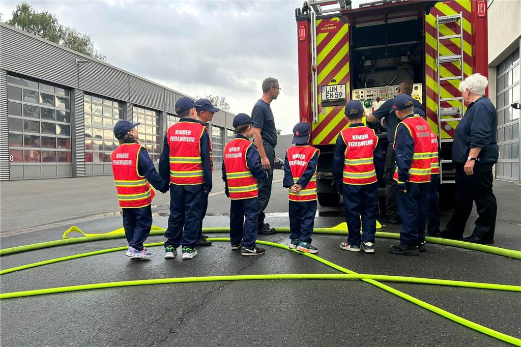 Stadtverwaltung löscht Foto mit Innenminister Reul: Erklärungsnot Die Kinderfeuerwehr Lünen in Aktion.