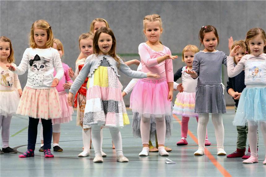 Der TC Grün-Weiß Schermbeck lädt zur Präsentation Die Kindertanz-Gruppen sind bei der Präsentation des Tanz-Clubs Grün-Weiß Schermbeck immer eines der Highlights. Am Samstag ist es wieder so weit. FOTO
