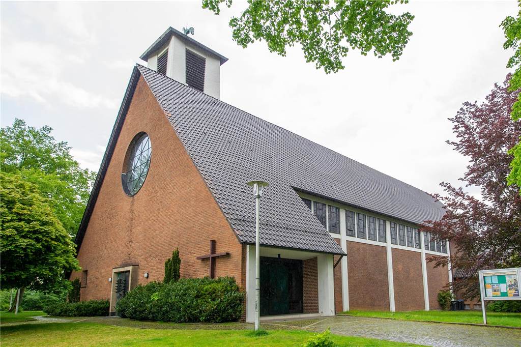 Ein Bild von der Laurentius-Kirche vor dem Abriss