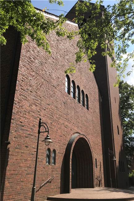 Umbau der Josefskirche: Künftig eine „schnuckelige Kirche“ für Hochzeiten Die Kirche St. Josef an der Fuistingstraße wird ab September 2019 umgebaut.