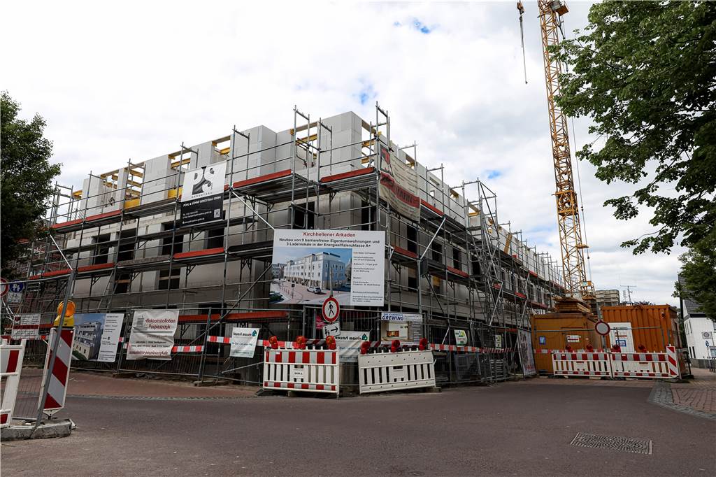 Zwei Neubauten - Endspurt an der Hauptstraße in Kirchhellen Die „Kirchhellener Arkaden“ sind derzeit noch im Bau.