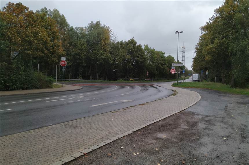 Zwei Varianten für Kreisverkehr an Problemkreuzung in Kirchhellen Die Kirchhellener Politiker wünschen sich seit Längerem einen Kreisverkehr an der Kreuzung Feldhausener-/Haupt-/Pelsstraße.