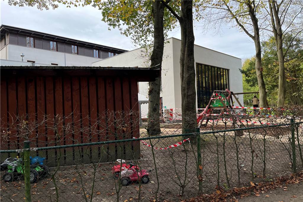 Glückspilze haben Übergangs-Quartier mitten in der Natur gefunden Die Rückseite des Könzgenhauses in Haltern.