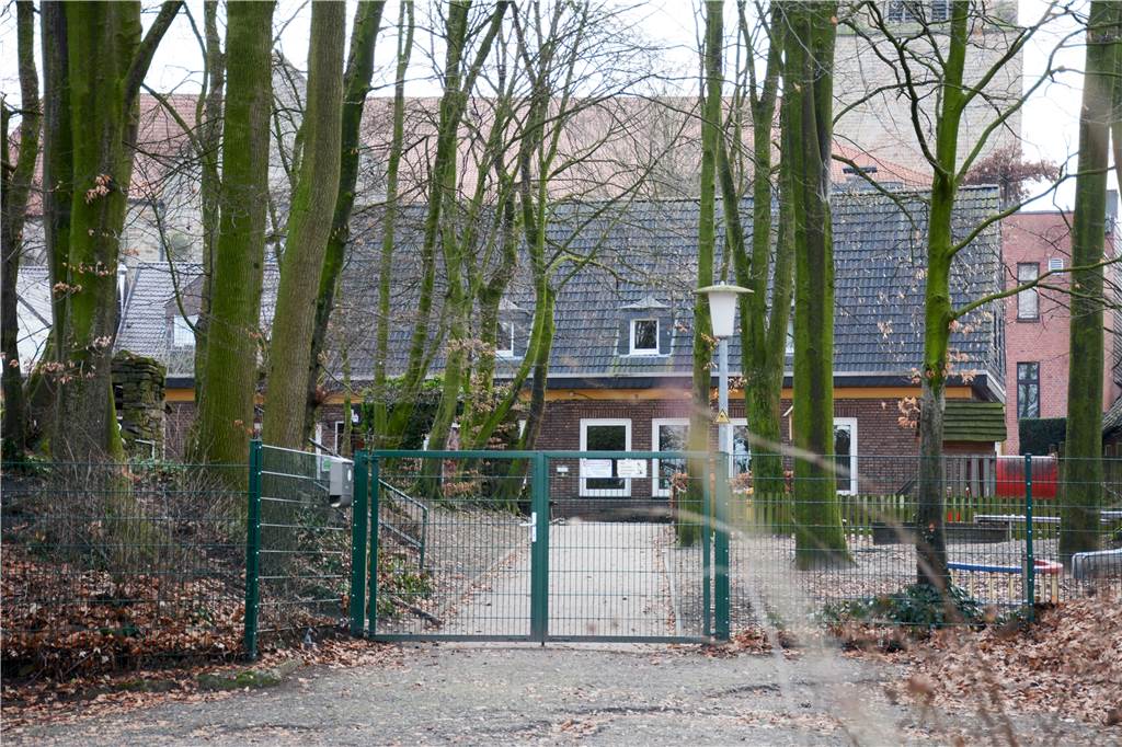 Neue Kita Kinderburg: Politiker wollen „Kopie“ bestehender Kindergärten Die Kita Kinderburg zieht 2025 an die Bahnallee um.