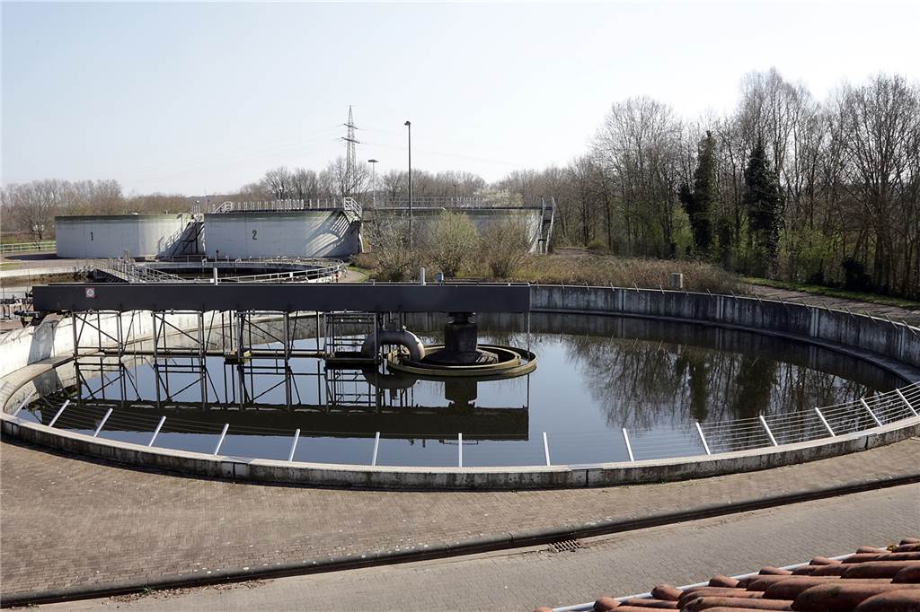 Mit Video: Milliarden kleinster „Mitarbeiter“ reinigen das Abwasser in Haltern Die Kläranlage Haltern-West ist im Wesentlichen für die Reinigung der Abwässer aus Haltern zuständig.