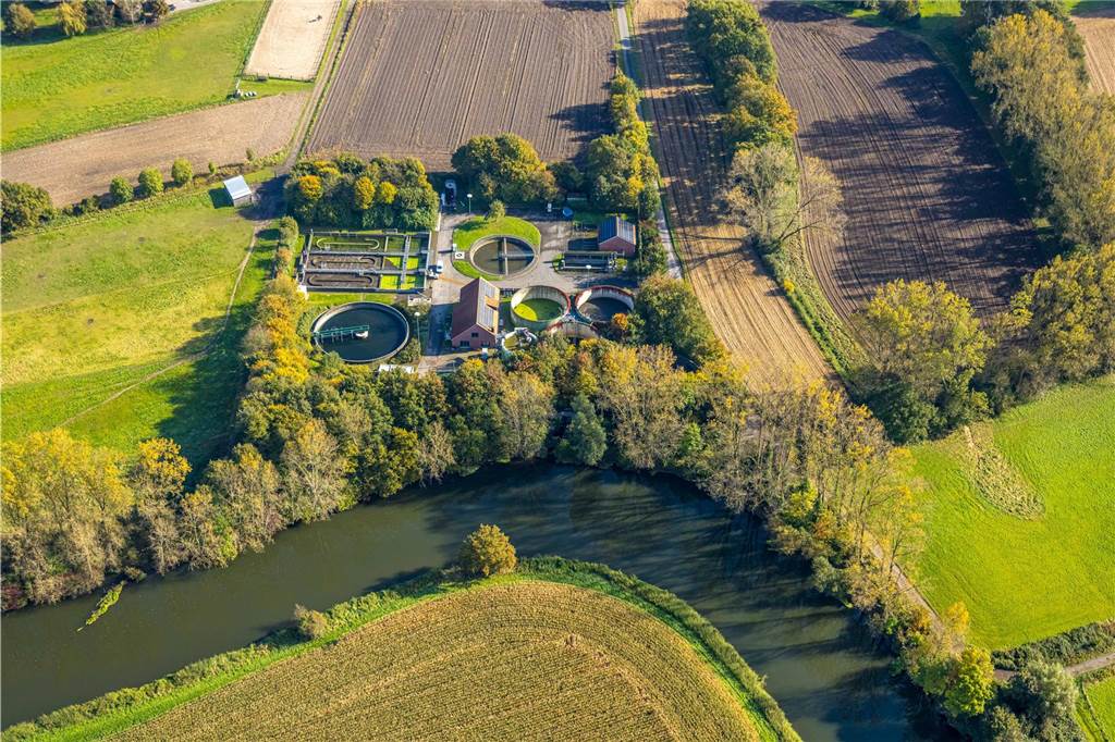 Die Kläranlage in Bork: Dadurch, dass der Standort in Cappenberg aus wasserrechtlichen Gründen aufgegeben werden muss, baut der Lippeverband seit März 2024 eine rund acht Kilometer lange Druckleitung zum Transport des Abwassers von Cappenberg nach Bork - inklusive Sperrungen für den Verkehr. Die Arbeiten sollen bis etwa Mitte 2025 dauern.
