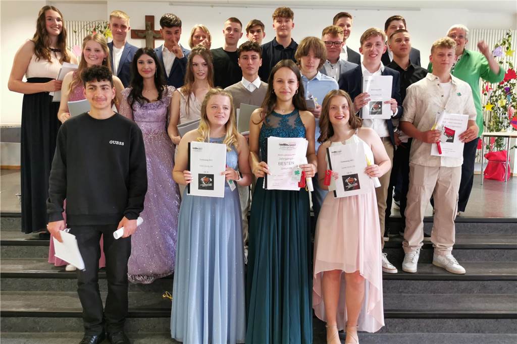 Mit dem Abschluss in den Händen werden Losbergschüler zu Legenden Die Klasse 10a