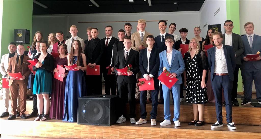 Abschlussfeier an der Marga-Spiegel-Schule: Großer Jahrgang verabschiedet sich Die Klasse 10c feierte ihren Abschluss an der Marga-Spiegel-Schule.
