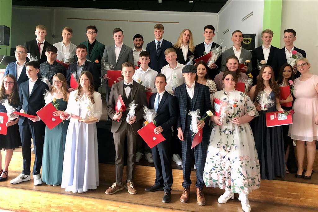 Abschlussfeier an der Marga-Spiegel-Schule: Großer Jahrgang verabschiedet sich Die Klasse 10d feierte ihren Abschluss an der Marga-Spiegel-Schule.