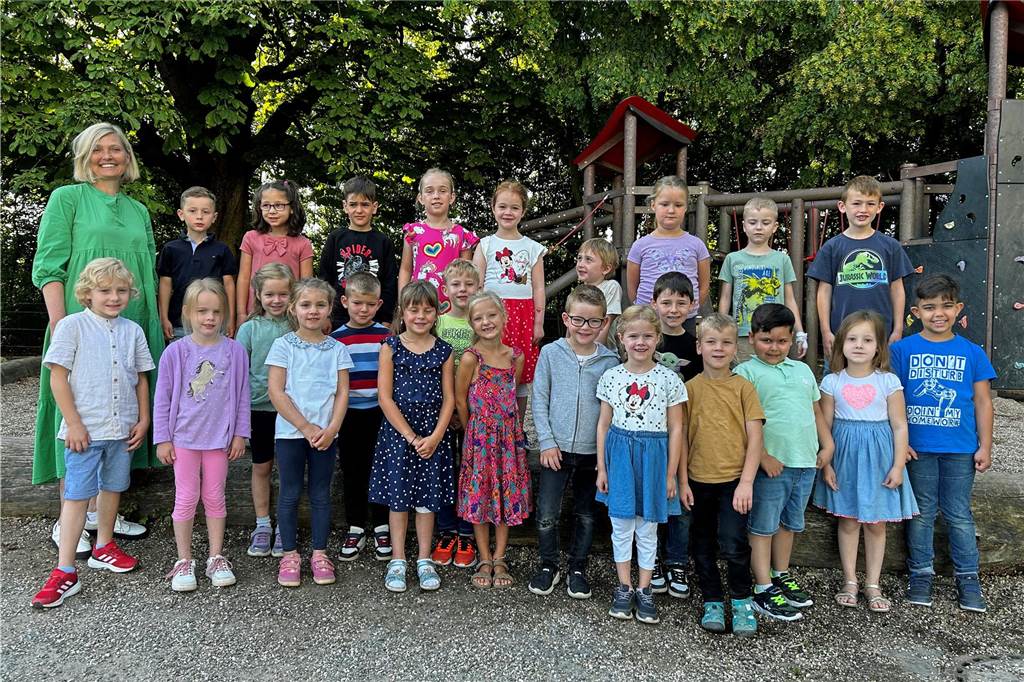 Die Klasse 1a der Kardinal-von Gahlen-Grundschule ist die Pinguin-Klasse. Maskottchen Theo hat aber leider am Foto-Tag verschlafen, sagt Klassenlehrerin Sabine Kaiser.