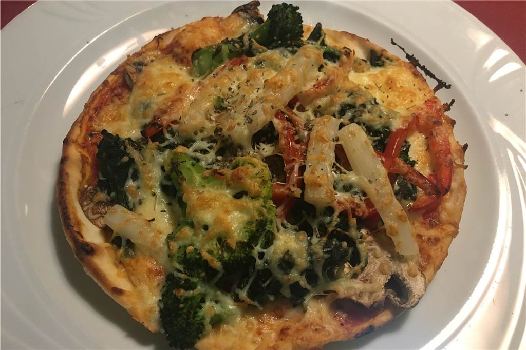 Gute Pizza und Tennis live bei der Pizzeria Castello in Wüllen Die kleine, aber leckere Pizza Vegetariana mit viel frischem Gemüse