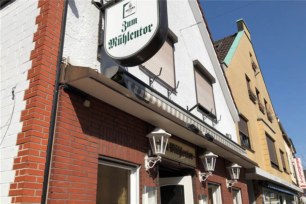 Thomas Saljuki haucht alter Halterner Kneipe neues Leben ein Die kleine Kneipe „Zum Mühlentor“ an der Mühlenstraße erwacht zu neuem Leben.