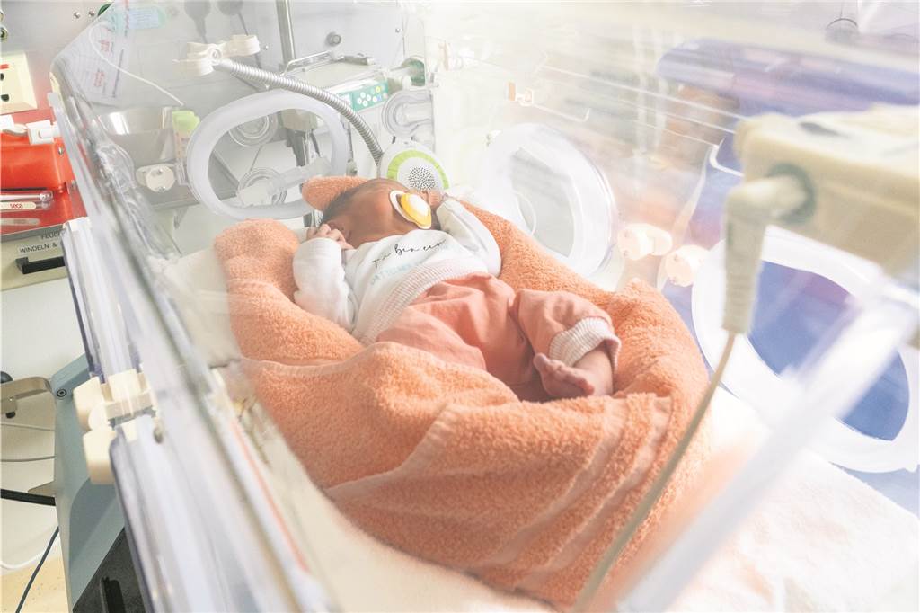 Dattelner Neujahrsbaby kommt aus Lünen Die kleine Sara aus Lünen im Inkubator.