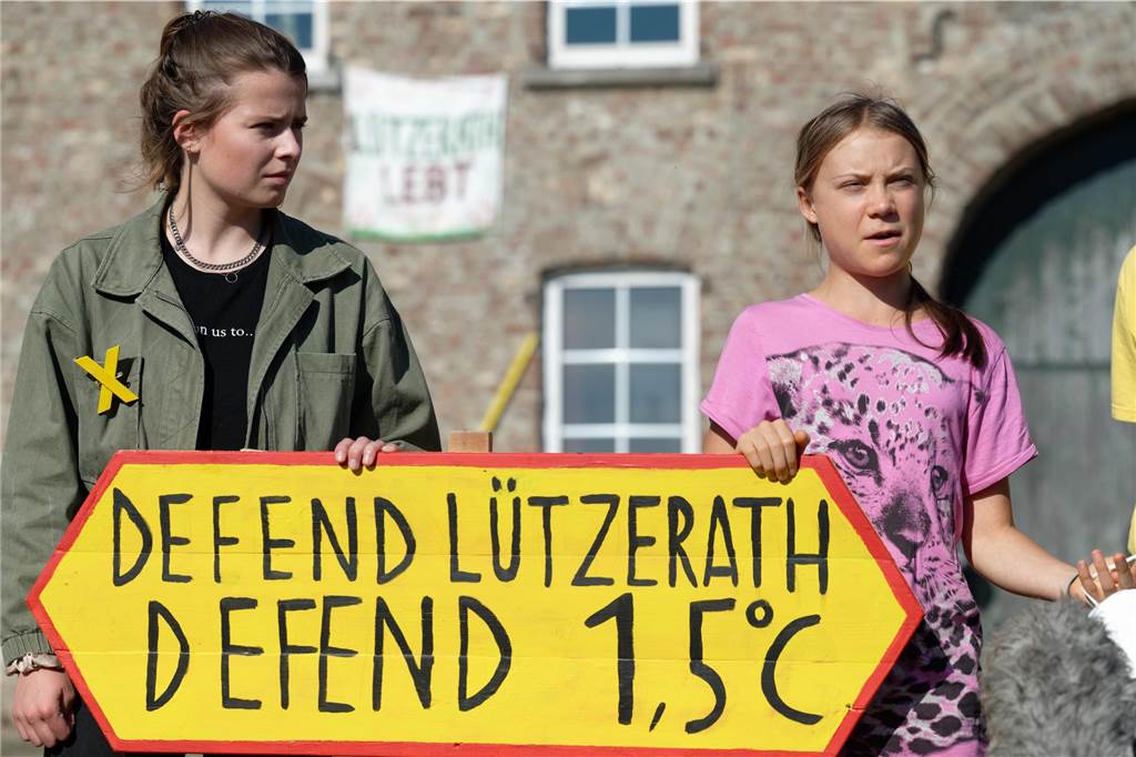 So war der erste Räumungstag in Lützerath: Überwiegend friedlicher Protest Die Klimaaktivistinnen Luisa Neubauer (l) und Greta Thunberg (r).