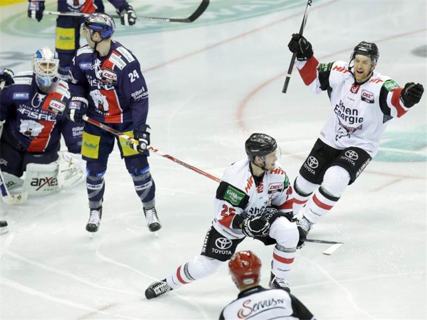 Kölner Haie und EHC München gehen in Führung Die Kölner bestehen auf dem Berliner Eis und führen in der Serie. Foto: Jörg Carstensen