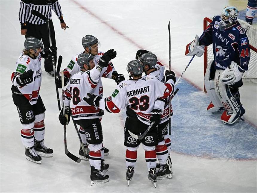 Köln gewinnt zweites Topduell - Auch Meister München siegt Die Kölner Haie bezwangen die Adler Mannheim mit 2:0. Foto: Ronald Wittek