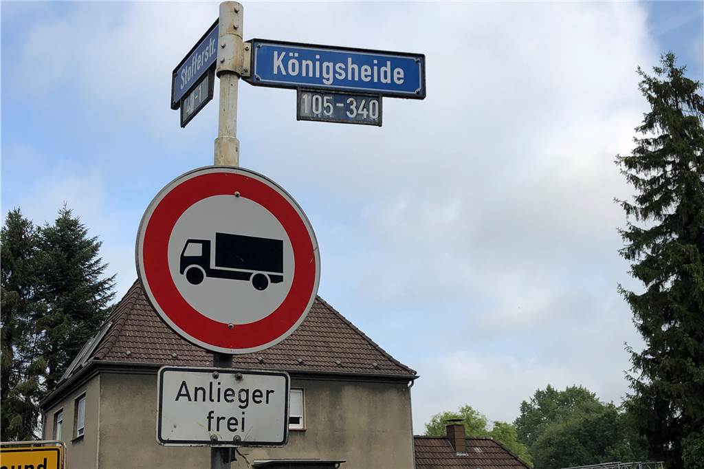 Königshalt und Königsheide: Wann kamen welche Könige nach Mengede? Die Königsheide im Grenzgebiet zu Brambauer erinnert an den Zug der fränkischen Könige über diese alte Heerstraße.